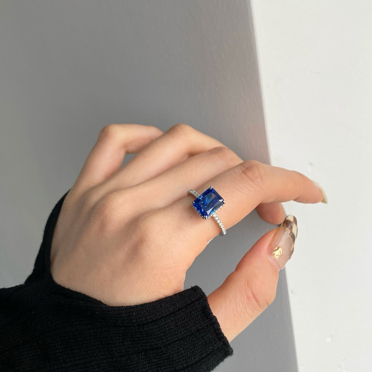 [AuraEcho]4.0 Carat Luxurious Engagement Ring