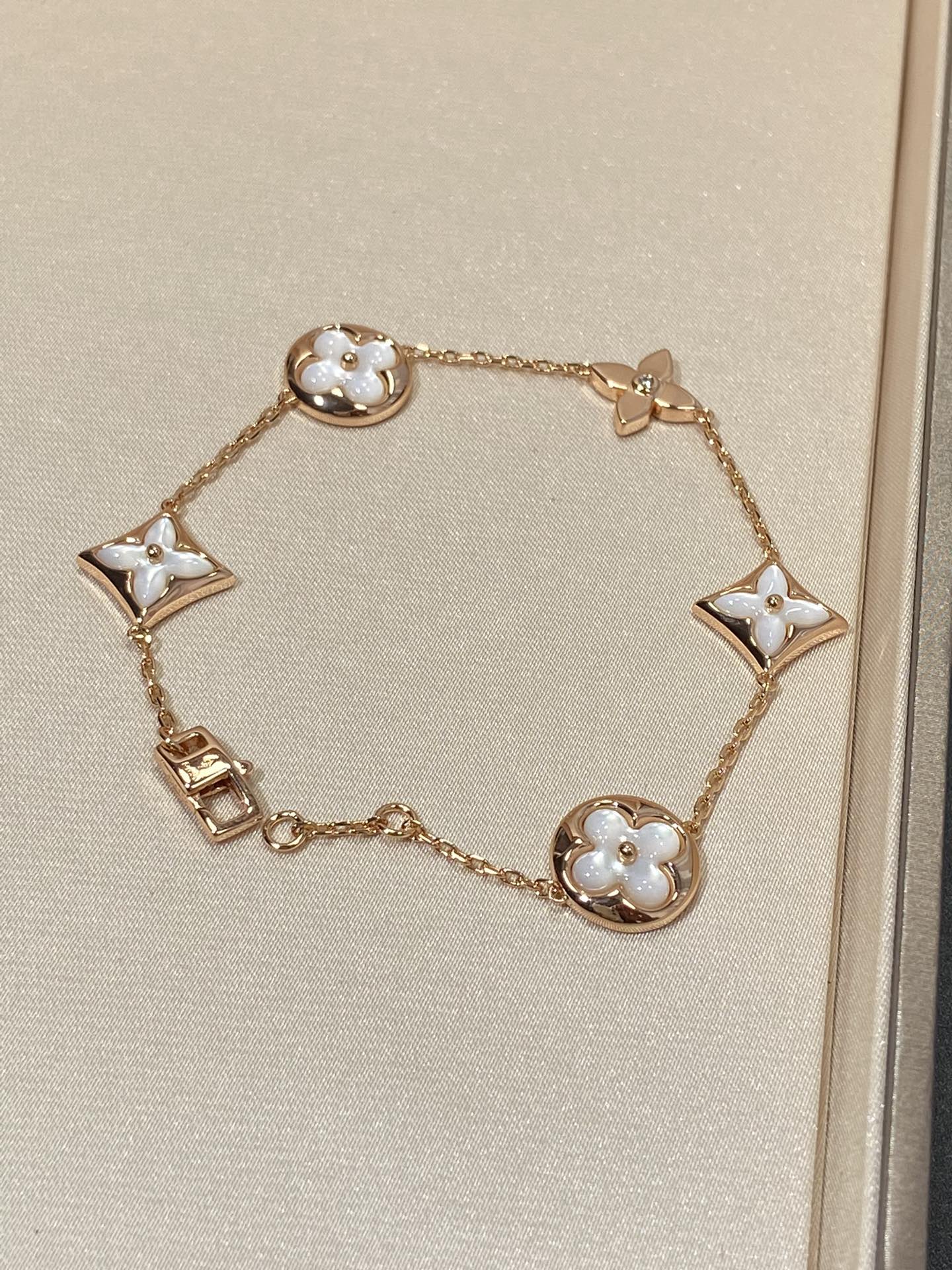 [AuraEcho]STAR AND SUN 5 MOTIF MOP PINK GOLD BRACELET